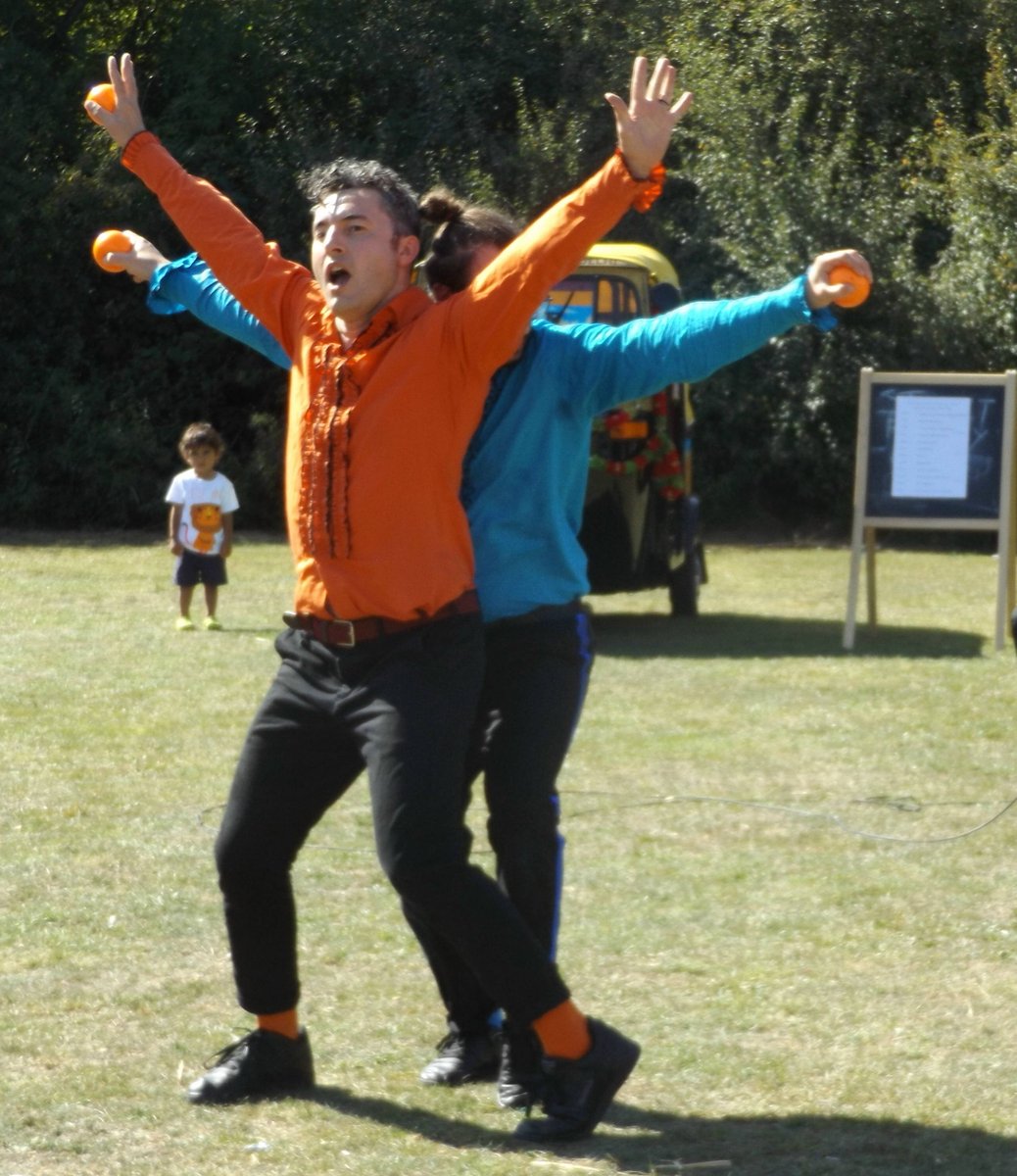 WestLondonMiddx's tweet photo. #FlyingBazaziBrothers (#Jugglers)
#NearlyThereYet @NTYtheatre 
Performing at the #PerivaleFayre2019 #PerivaleFayre
on Sunday 15th September 2019
#Perivale #Ealing #WestLondon #Middlesex #London 
#UnitedKingdom https://t.co/VUfOYvpA8z