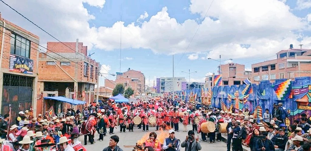 descolonizando's tweet photo. #Ahora
Manifiesto de los Sikus:
Restaurar y revalorizar la cultura y la identidad; el encuentro de los Sikus será cada 12 de octubre; gestionar la construcción de teatros en El Alto y fortalecer las manifestaciones culturales junto al @CulturasBolivia https://t.co/BhoL5Nyhe3
