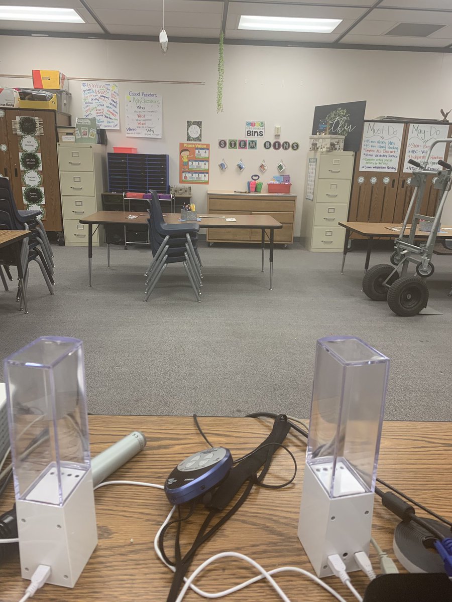 TheReallMcCoy's tweet photo. @pacutler Our communal classroom couch was ordered to be removed yesterday. Since the first day of school, my students felt at home working together and utilizing the seating. It’s heartbreaking but I’m hoping to get flexible seating as a replacement #clearthelist
https://t.co/NnxmRv1TQo https://t.co/xrJrSCNVQg