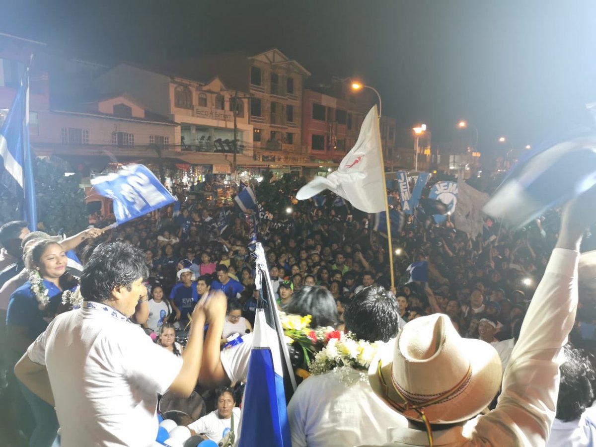 evoespueblo's tweet photo. Nuestra fuerza electoral es la conciencia social del pueblo unido y movilizado por un #FuturoSeguro. Después de los cierres de campaña en #Potosí y #Sucre, participamos en una multitudinaria caminata en el Plan 3000 de #SantaCruz. Muy emocionado y agradecido por su apoyo. https://t.co/J4Jc2bC2wF