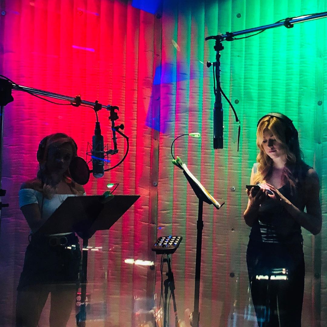 TMI_Uruguay's tweet photo. “I smell creativity.” - Don Draper 🎶🥃👗#staytuned #50sHousewife #MLAAFH 
@mattnalton @andyfickman #TrishaWard #ScottWright @sophie_isaacs_...

The lovely @Kat_McNamara is back at the studio and looks like some new music will be soming our way 😊 #CantWait #ShadowFam https://t.co/EjDbRylMUa