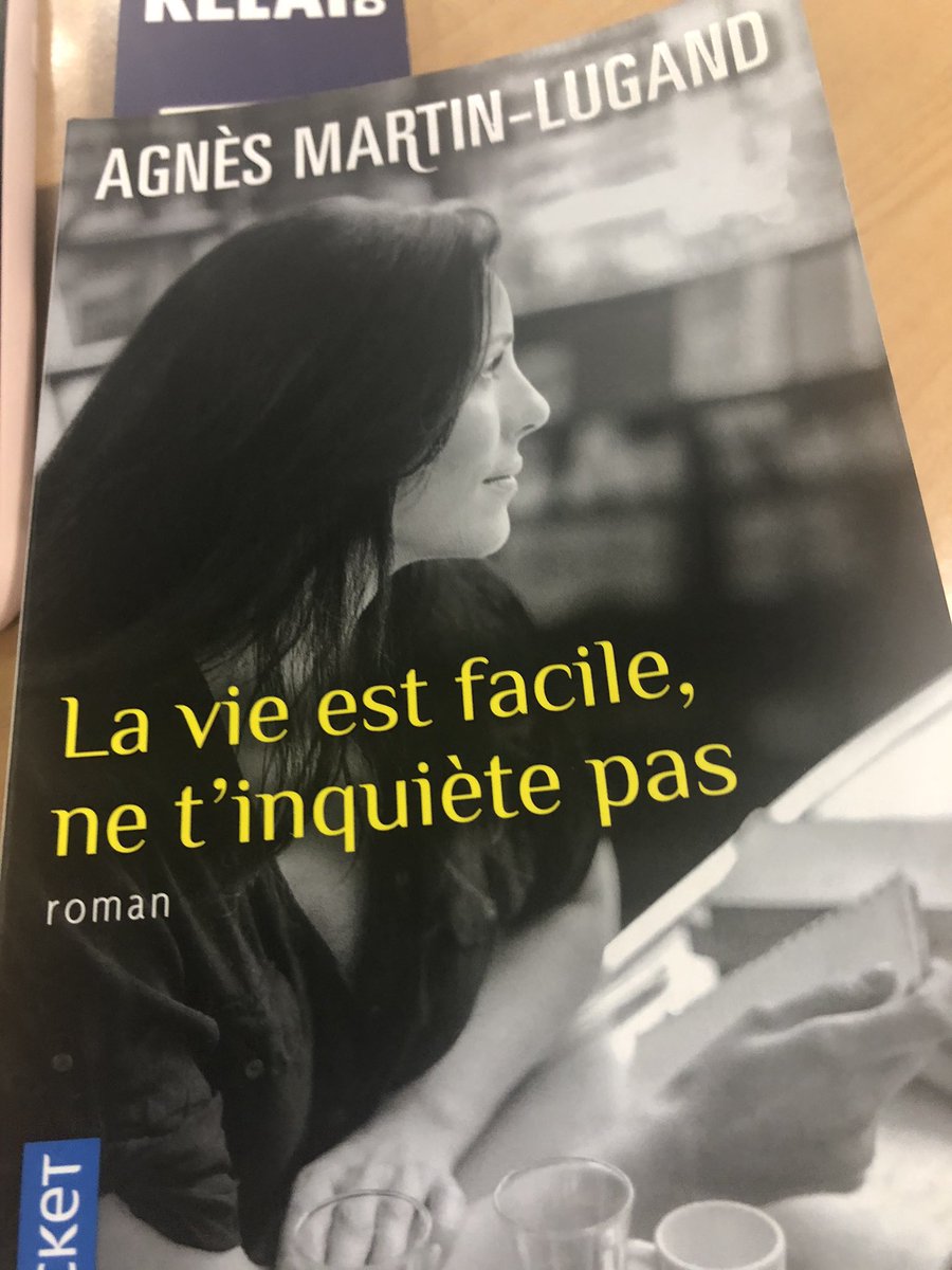 pika1846's tweet photo. Une des collègues lit ça ! #methodecouet https://t.co/u7QkdmYFCi