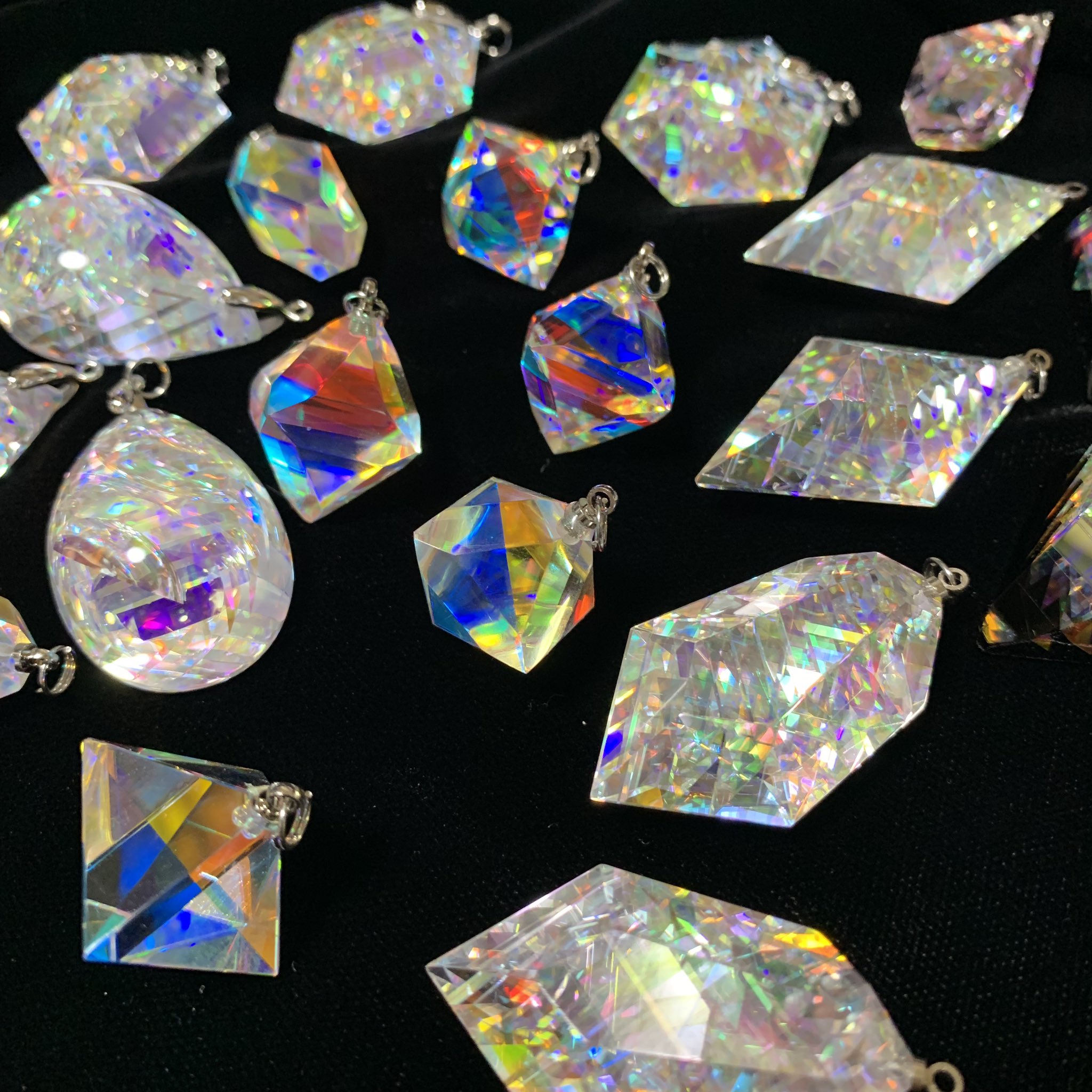 ムーンボウ(ひし形)モナジー工房/ガラスペンダント/アクセサリー モナジー工房 虹の結晶 虹の結晶 ムーンボウ(月虹) ひし形 ひし形の虹