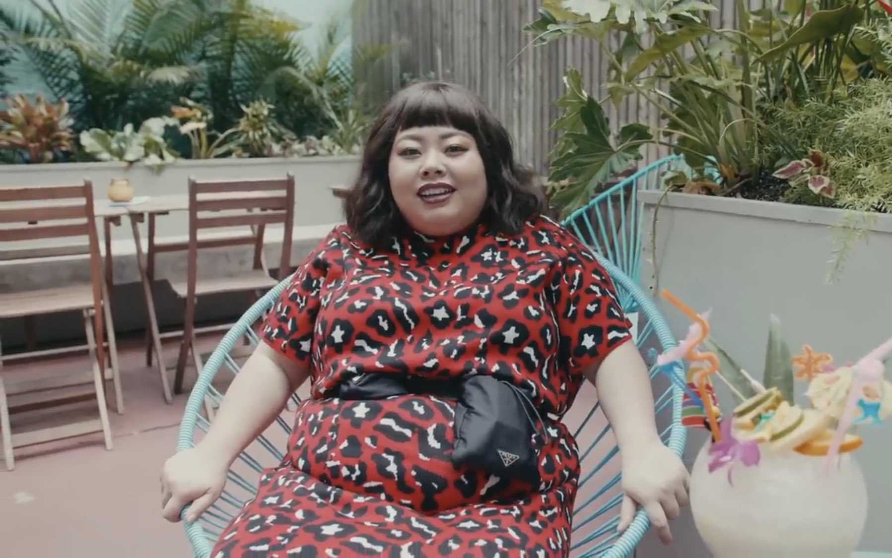 Twitter 上的 Kiki 美肌クリエイター Vogue Japanの渡辺直美さんの衣装とメイクが可愛いくて何度も見ちゃう ラコステこんな可愛いワンピあるのか って発見だったし レオパードワンピ 最初はベルト付きかと思ってたら Pradaのポーチでキュン死 T Co