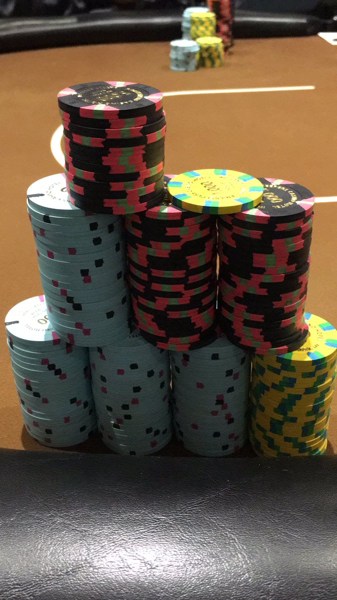 Upay4MyShoes's tweet photo. Bagged 321k going back for day 2 tmmrw at 11am. Should be super close to the money and it’s $262k for 1st @msptpoker #3bullets wish me luck 🍎
Note to myself: do not give @mn_kvang chips 🤨 https://t.co/BA4M1x1umb
