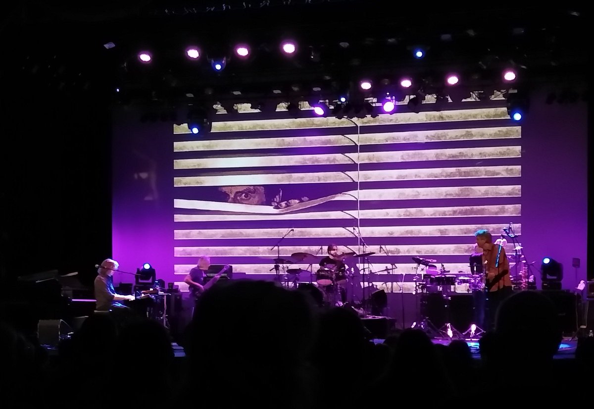 brianzmusic's tweet image. Day 2 ended as it began with some fusion, courtesy of the legendary @OfficialBrandX #ProgStock2019