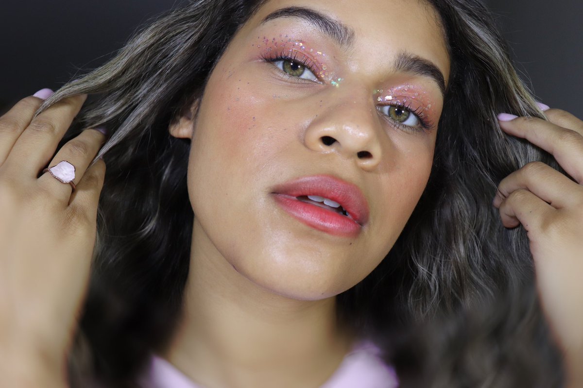 deletingggggg1's tweet photo. GLOSSIER MODEL
A super easy Halloween look that uses stuff you probably already have cause let’s be honest who isn’t obsessed with @glossier?! 💗
Product details on IG: @ casuallyextra
#glossier #glossierplay #intothegloss #easyhalloweenmakeup #halloweenmakeup2019 #boybrow https://t.co/q7gzkZKiYz