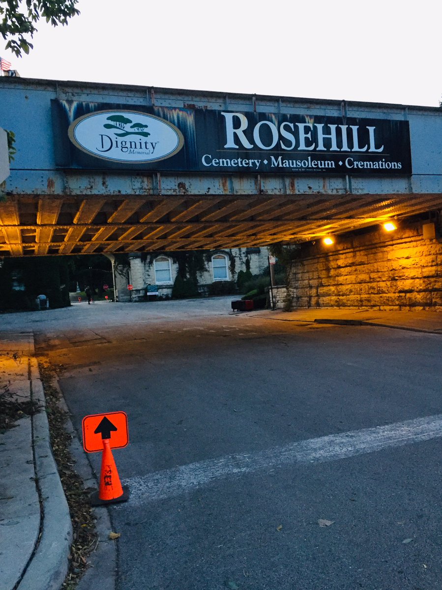 LaurelDelaney's tweet photo. Finished the #cryptrace 5K race at Rosehill Cemetery #chicago - what fun to run in the dark! https://t.co/gxf3O07ddz