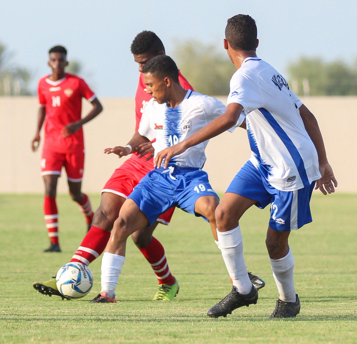 ✍تـغـطـية : اللجنة الأعلامية بنادي المصنعة
⚽دوري تحت ١٩ سنة لكرة القدم.. 🔚الأسبوع الـ٣
•┈┉┅━━•━━•━━┅┉┈•​
المصنعة × نزوى

(📸) تصوير : همام البوسعيدي
( imgur.com/a/bx5WFx1  )