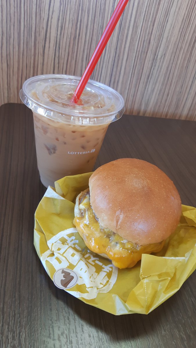 焼きニック 3rd ロッテリア 絶品ダブルチーズバーガー 久しぶりにロッテリアで食べてます 絶品チーズバーガーヤッパリうまい T Co Gidypkbca6 Twitter