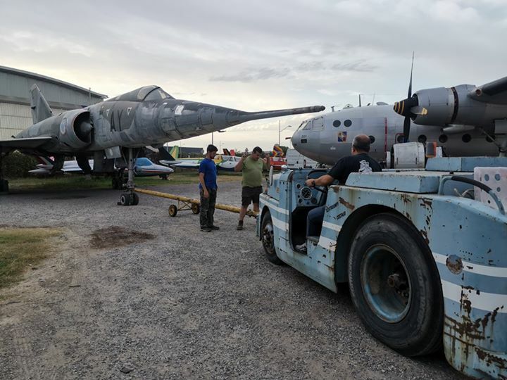 AATLSE31's tweet photo. Ce samedi était principalement consacré au rangement du hangar pour le #WeekEndAuxAIles des 18 et 19 octobre. L'équipe du #MS733 et Vintage Aircraft Midi Pyrénées ont également progressé dans la confection d'un moule de pare brise https://t.co/bq1eHPXwQX https://t.co/QM5KEEDNQI