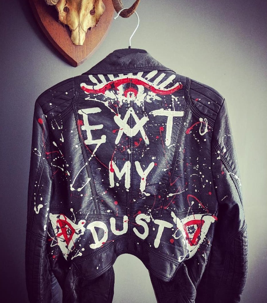 VanessaRed666's tweet image. My custom clothing in action.... #customclothing #customjackets #paintedjacket