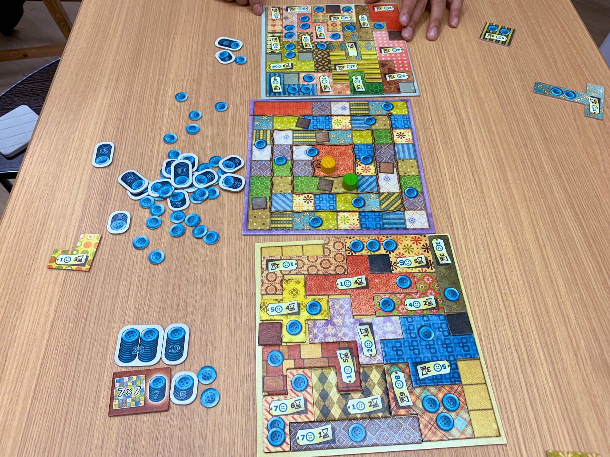 社団法人ボードゲームスタッフアカウント パッチワークで 会長に勝ちました これで２勝目です もっと強くなります パッチワーク ボードゲームカフェone T Co Aoibrkrehd T Co Rrp4w6xttc Twitter