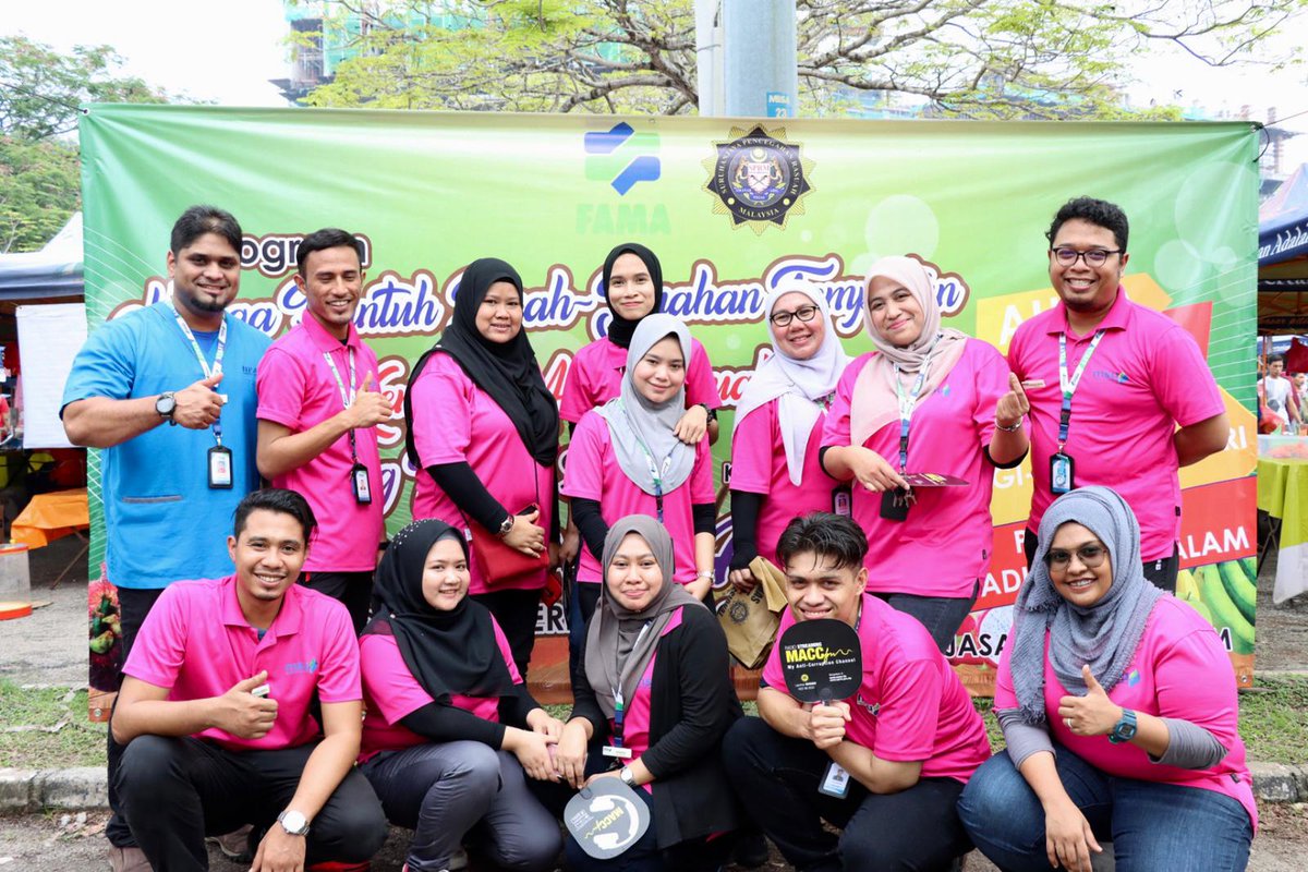 imranj1988's tweet photo. The team behind today's successful health screening event during 'Program Harga runtuh buah-buahan tempatan & kempen anti rasuah & Ulang tahun SPRM ke-52 & FAMA ke-54'
Well done MSUMC!
@msumcmalaysia #caringhealingeducating #community #teamwork #pinkvsblue https://t.co/CycvZhOtdA