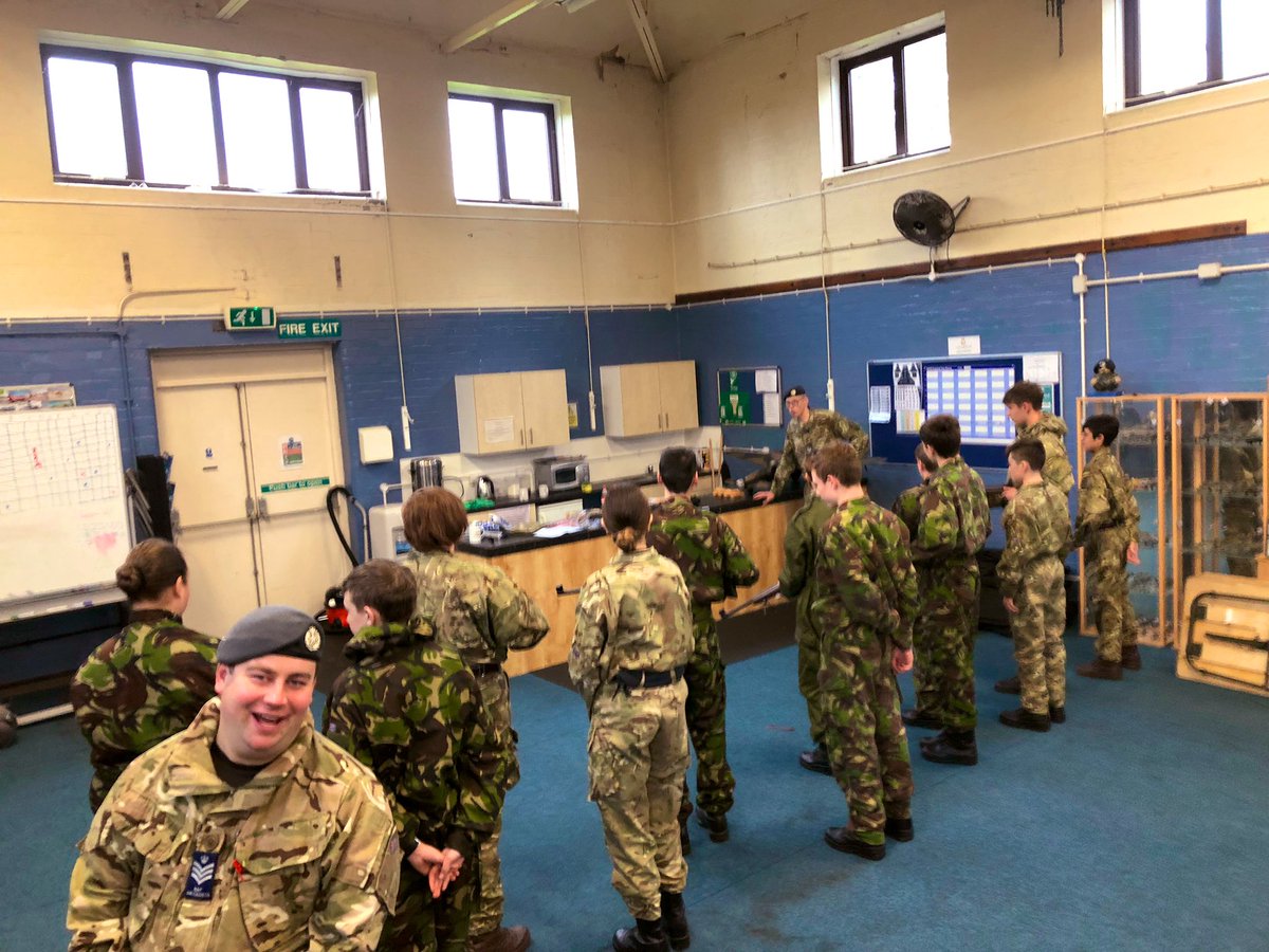 Damienmarkkelly's tweet photo. Day one back from a period of leave with @2WWAirCadets Sector 6. @FSJonEvansRAFAC &amp; @FSEllisRAFAC doing some valuable instruction on the L144A1 rifle. Thank you to the staff giving up their own time to facilitate this event 👍 https://t.co/gpwtW4qP4w