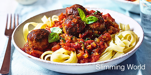 SlimmingWorld's tweet photo. Would you love to reach your dream weight in time for Santa 🎅? With #SlimmingWorld, you’ll find delicious and filling #WeightLoss-friendly food, heaps of motivation and unbelievable support from your fellow slimmers to get you on your way! ✨ https://t.co/yiaAEsyci8 https://t.co/TEl8INuHA4