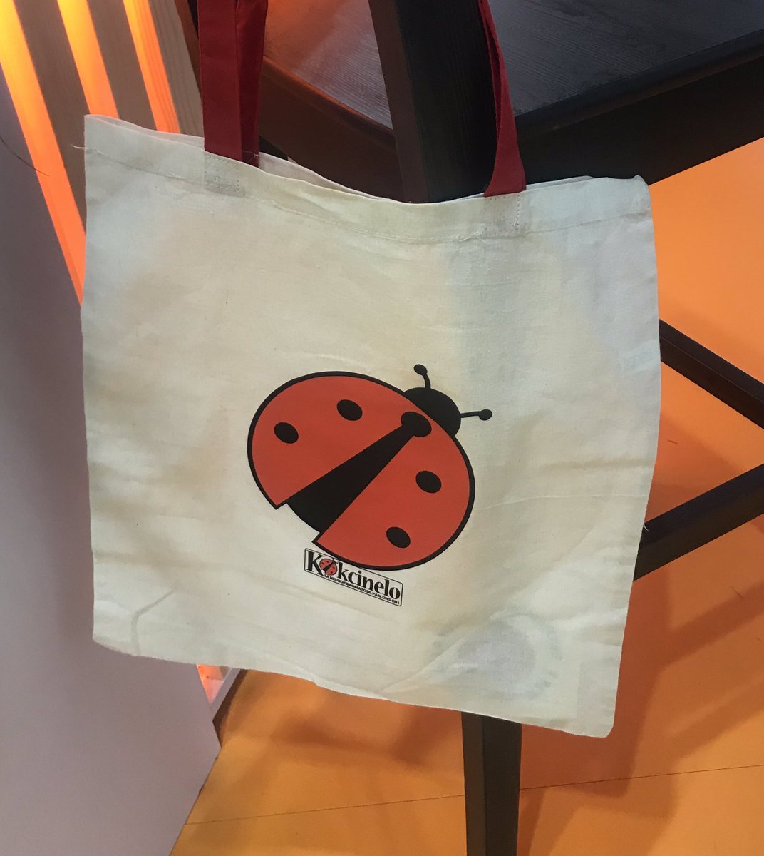 chantal_marion's tweet image. @Kokcinelo présent sur la #FoiredeMontpellier  une tombola au profit de la recherche sur la #Neurofibromatosede Type1 On gagne un tableau de #sunra #MontpellierCapitalSanté #Montpellier @Saurel_P