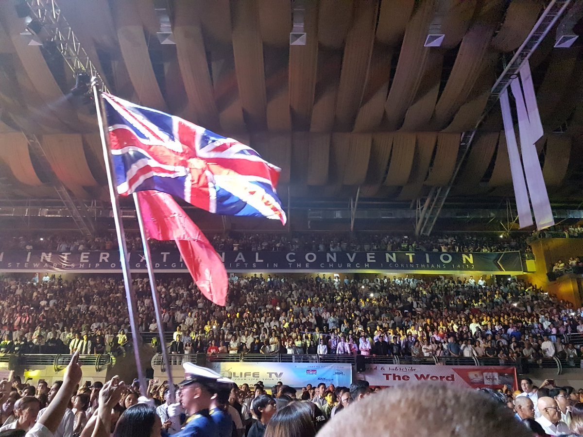 mhayreyes4w's tweet image. Parade of Colours. Entering of the Flags that represents the local churches of PMCC (4TH WATCH) around the world.
#PMCC4W 
#30thInternationalConvention 
#goodmanofthehouse