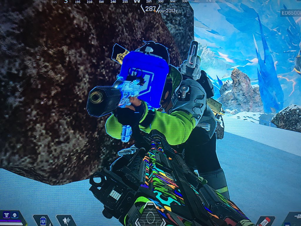 あにき ゲーム実況 昨日apexやってたらクリプトからシールドセルが剥がれないバクが初めて見た笑 T Co Fxpnzjvyzu Twitter