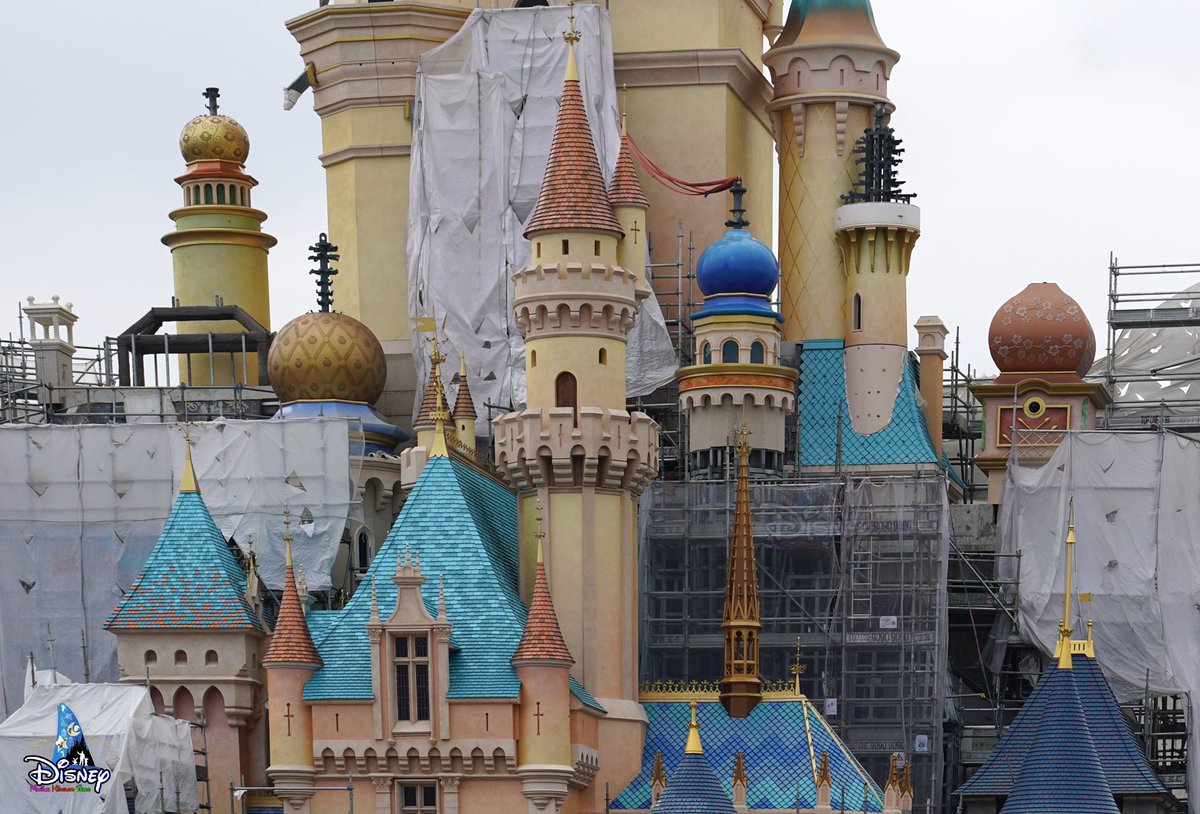 Disney Magical Kingdom Blog Construction Update Castletransformation Castle Of Magical Dreams Hkdl Oct 13 19 Part 2 Moana Tower Has Been Installed Onto The Castle Disney
