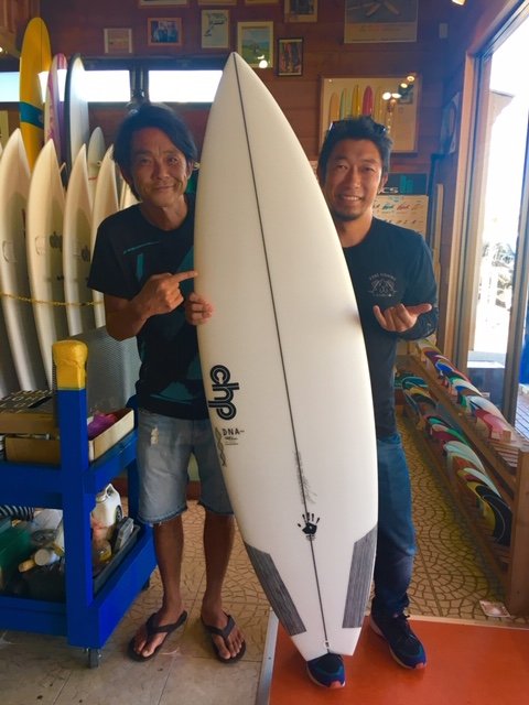 chp_japan's tweet photo. 白土プロ、ボードピックアップ🏄♂️
DNA series 『The ONE』
5'9"×18"3/8×2"1/4
#サーフボード #DNAseries #Theone https://t.co/c5OkhXu81Y