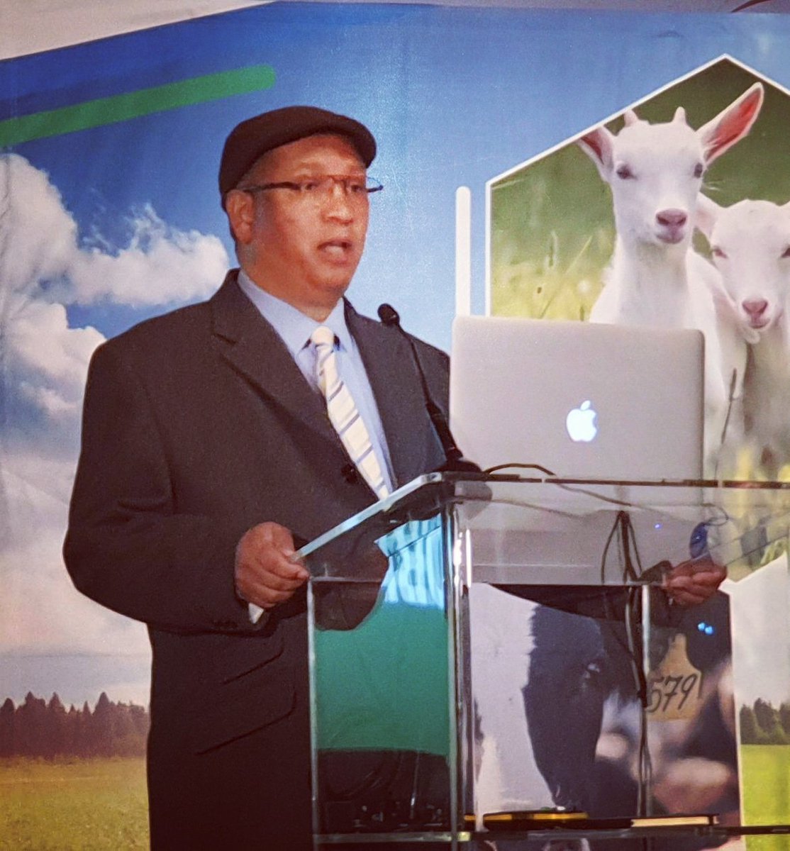 ivan2meyer's tweet photo. THANK you to @JohanEhlers Isabeau Botha and @BreytonMilford from @AgriExpo1 and the whole team for a great display of live stock farming in the W. Cape. 
AGRICULTURE is alive and well in the WC and it is my job to support farmers. #ForTheLoveOfAgriculture @WesternCapeGov https://t.co/YjKJPTKoTk
