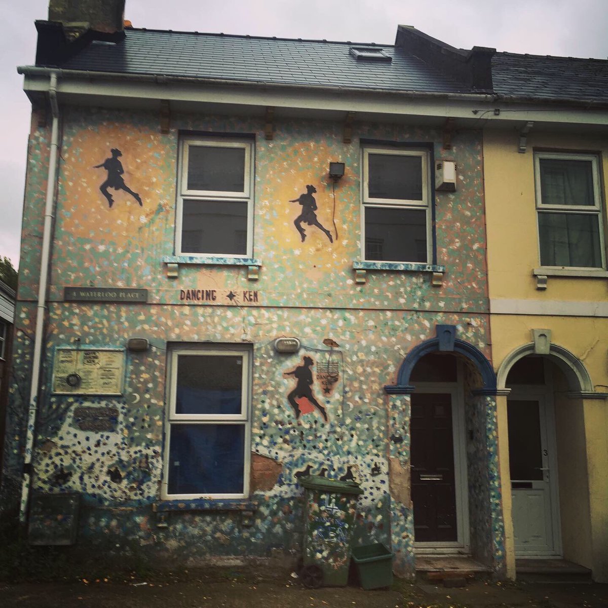 LondonDreamtime's tweet photo. The strangest house in #Cheltenham opposite my hotel... hand-decorated crumbling #dancingken (Thread) https://t.co/YIE2u1H3Ql