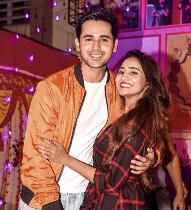 sameersnaina's tweet photo. Excuse me while I go cry in the corner. 😭

#YehUnDinonKiBaatHai #YUDKBH https://t.co/H1866zySS4