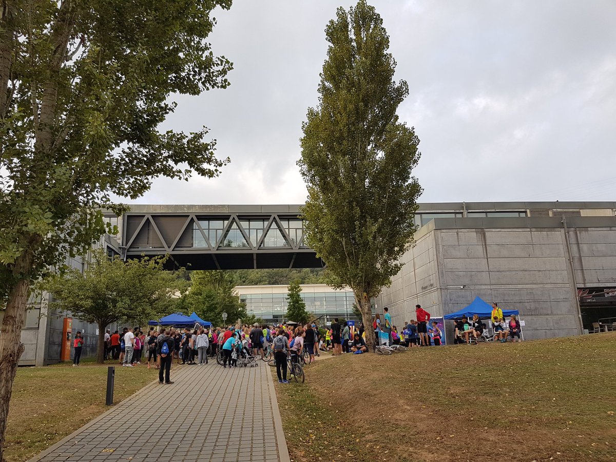 albertruda's tweet photo. Som una bona colla. Tot a punt per començar! #orgullUdG #lluitopertu #1arutasolidariaUdG @Lluitopertu @UdGEsports @UdGCompromis @univgirona @Udgfdret https://t.co/Du9dHLGING
