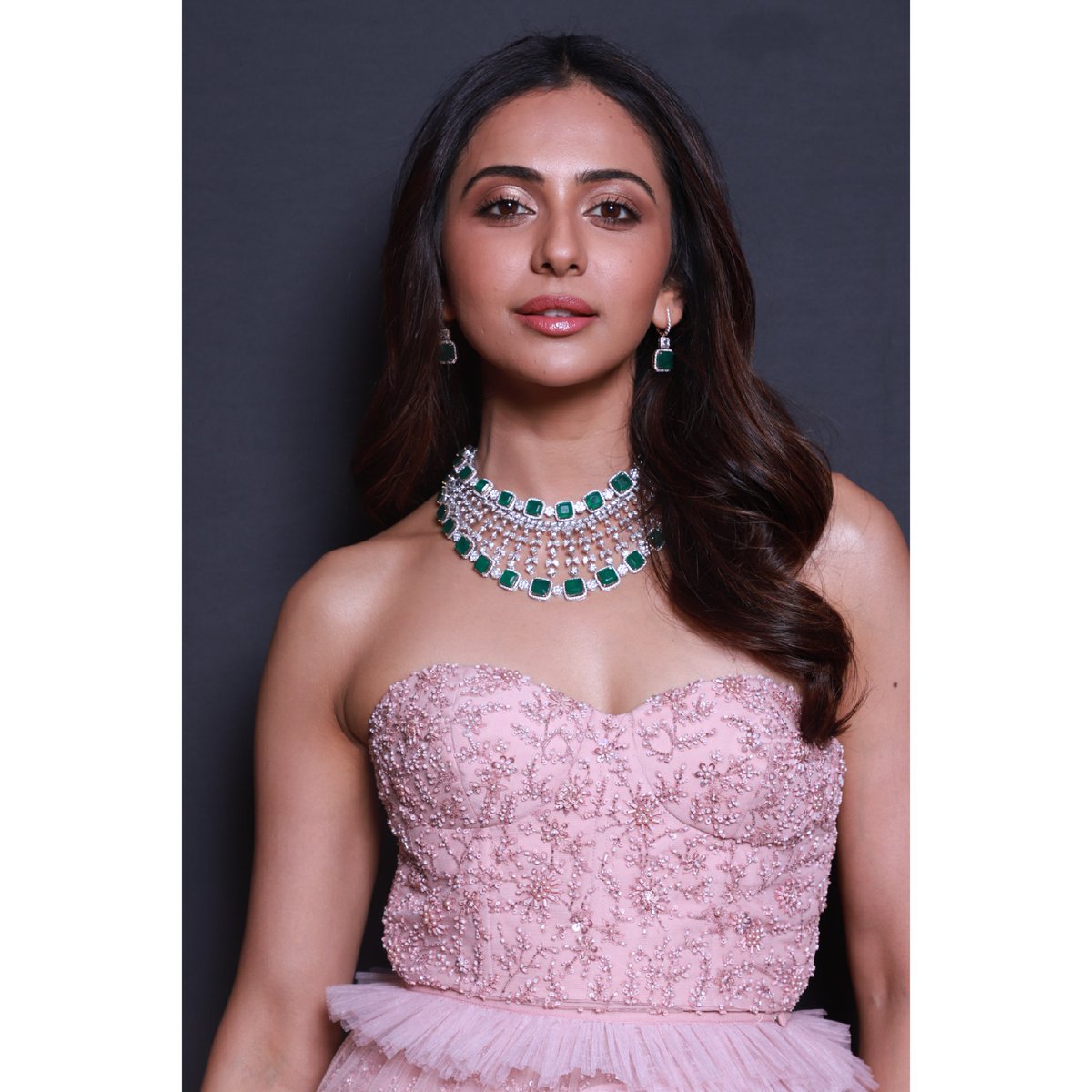 TimesFashionWk's tweet photo. • HEADLINES •
@Rakulpreet looks dramatic & regal splendour in this intricate jewellery by @GehnaJewellers1 at the #BombayTimesFashionWeek
And is giving us some major beauty goals! #BTFW #BTFW2019 #ClosingShow #Day2 https://t.co/vaN4b302DB
