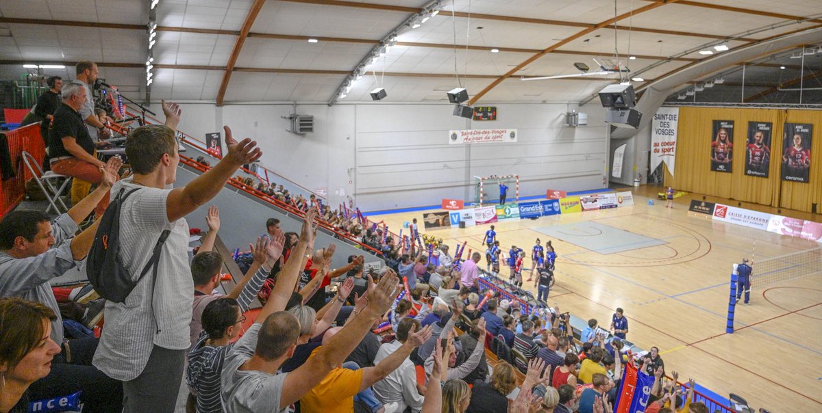 david_valence's tweet photo. Dans 1 #match haletant disputé hier 12/10, les Louves de #SaintDié #volleyball (Élite) l’emportent à domicile 3 sets à 1 sur l’équipe de Nîmes... on a tous poussé derrière elles! #jesuisleslouves @LNVofficiel @GianinaPlesca @jpomeyer1 @StephanAuberger @VosgesMatin @viaVosges https://t.co/uXVVqbzkiF