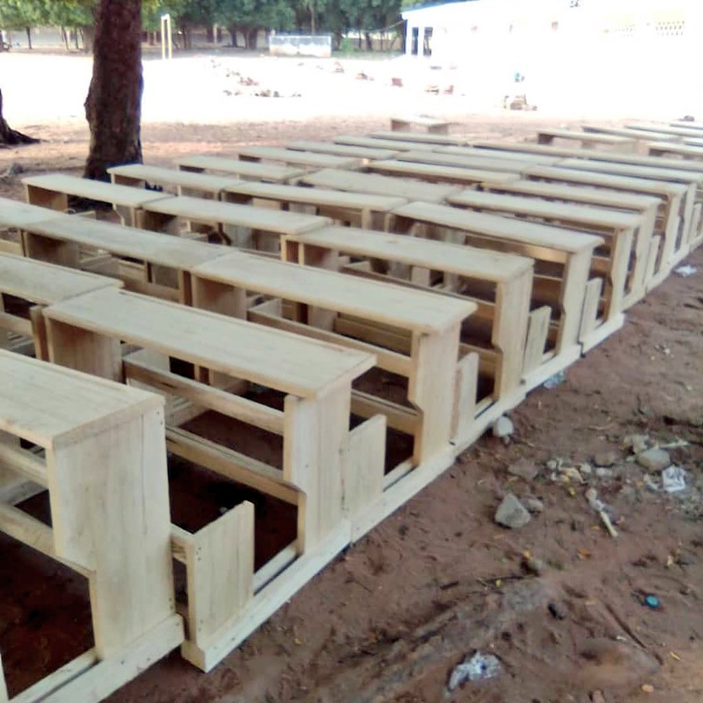 ChouchouMpacko's tweet photo. Félicitations au Collectif des Jeunes pour le développement ( LeCojed) qui a achevé sa collecte et remise de dons .
Des tables blancs pour 8 écoles primaires à Garoua
Des ordinateurs
Un coin bibliothèque.
Youths acting to leave No one behind

https://t.co/gCZdZgIxNL https://t.co/mJsrjJNhx6