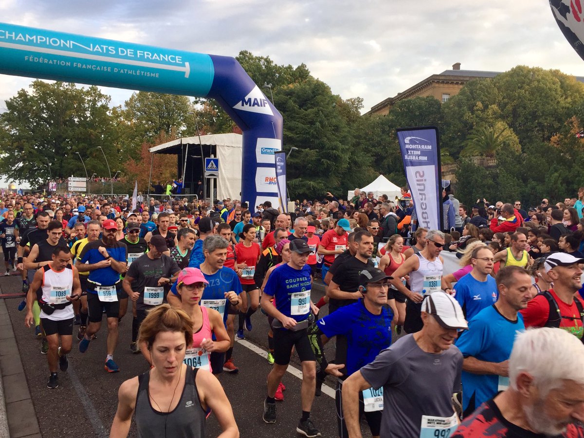 FFAthletisme's tweet photo. 🎽 Le départ des Championnats de France de marathon, organisés dans le cadre du marathon Metz Mirabelle, a été donné à 9h00 !
🖥 La course en direct vidéo sur https://t.co/5E8Winxmcs
📢 #CFMarathon https://t.co/rws6FMyIqA