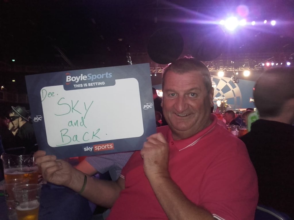 bigal93's tweet image. The owl lad at the darts, trying to stay out of the dog house. Some man for one man #Franner