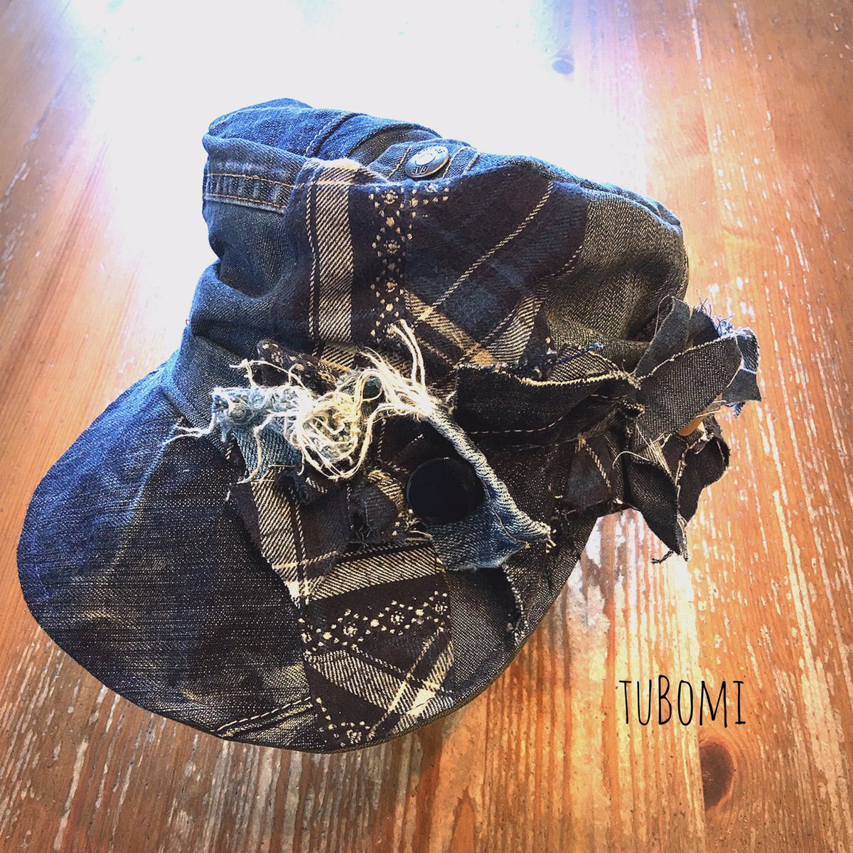 kaya1209's tweet image. 旅立ちました！
いつもありがとうございます！

new brand ✨
   帽子デザイナー＊tuBomi＊

LIVES mix denim  cap 
(内径60㎝)
"装飾は取り外し可"

#patchworkcap #ライブ #衣装 #リメイク好きな人と繋がりたい #帽子好きの人と繋がりたい #帽子デザイナー #denim #denimcap