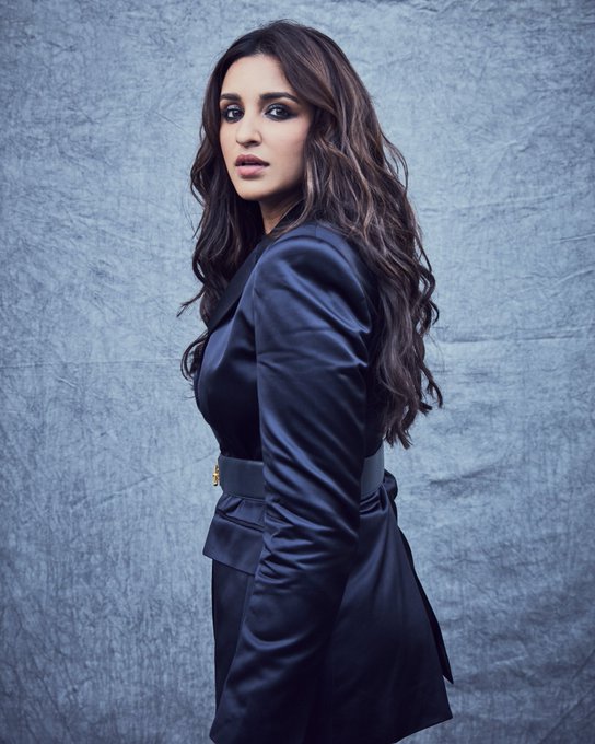 Parineeti Chopra IMAGES, GIF, ANIMATED GIF, WALLPAPER, STICKER FOR WHATSAPP & FACEBOOK