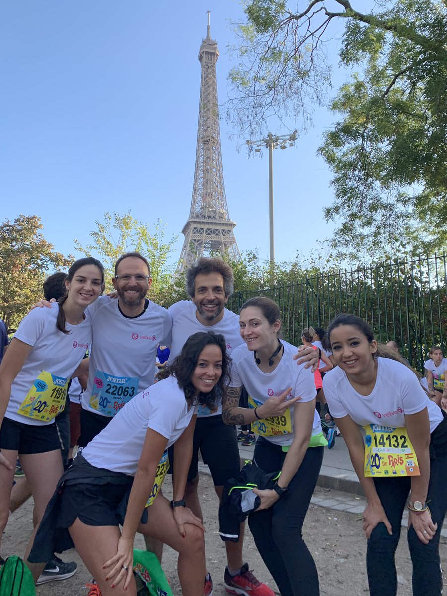 VelvetExperts's tweet photo. En direct du 20 km de Paris #velvetlife #velvetpinktouch #20kmdeparis #octobrerose https://t.co/cBpnSDS9oS