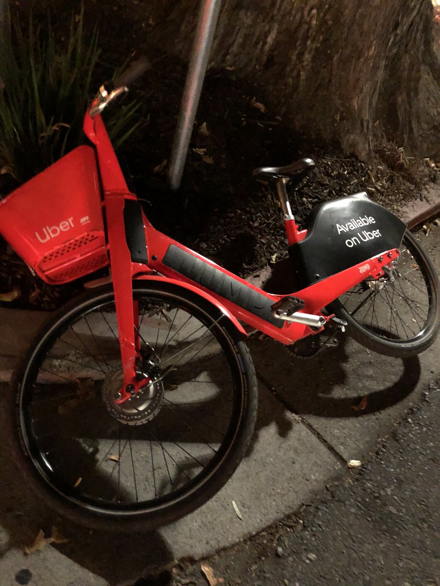 thinkjoe's tweet image. Hey look @Uber just some more trash on the side of the road. @dkhos it’s a sign to your companies customer service! @lyft appreciate the ride home! Thanks!!! #uselyft #ubersucks