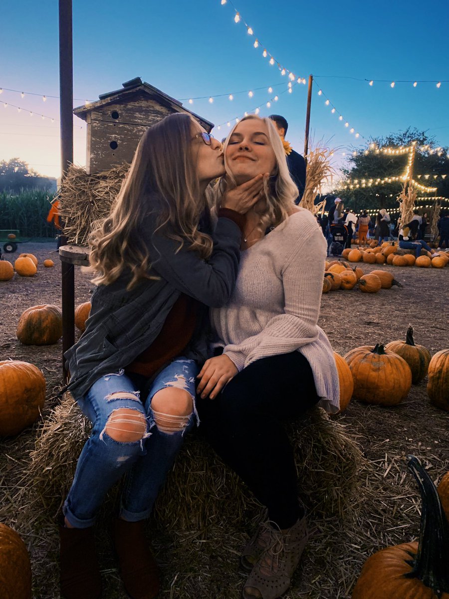 sweetsvet_13's tweet photo. I honestly have the best friends a person could ask for 🧡 https://t.co/vAiiO8xKv5