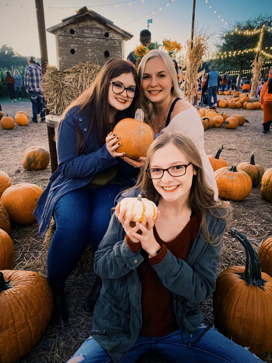 sweetsvet_13's tweet photo. I honestly have the best friends a person could ask for 🧡 https://t.co/vAiiO8xKv5