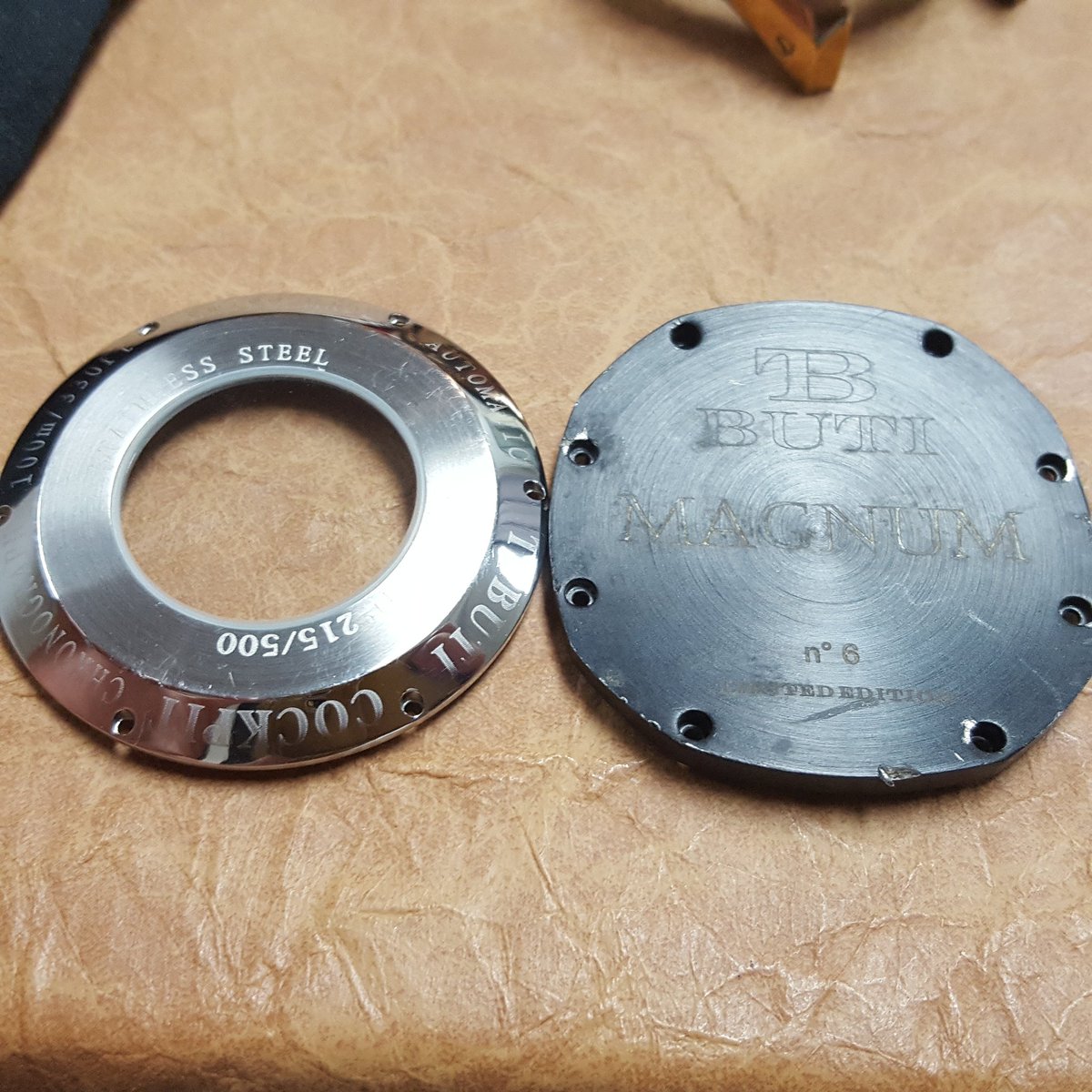 tbbuti's tweet photo. Cockpit Vs Classic😎😎

For more information visit:https://t.co/39ZBmstYD0

#buti #tbbuti #watch #orbita #Yanic #shark #evont
#principessa #watchwinder #stealth #magnum #carbonium #chronograph #italy #Titanium #swissmade #return #reborn #geneva #watchmaking #vintage https://t.co/1tgrqvg8eH