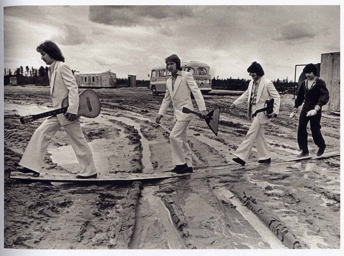 Musicians arrived to perform for oil rig workers. Photo by Vladimir Volkov, Surgut, USSR, 1976