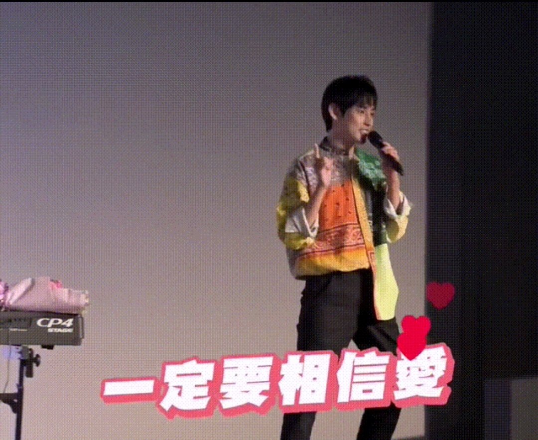 ChrisJakeTH's tweet photo. 一定要相信愛. ประโยคนี้เจคเคยเขียนในรายการ และถูกกล่าวถึงอีกครั้งที่งานมีต เจคบอกว่า "ต้องเชื่อมั่นในรักนะ" ก่อนที่คริสจะขึ้นร้อง (เพลง Think too much; เนื้อหาประมาณว่า เห็นแฟนตัวเองเริ่มปันใจให้คนอื่นแล้วมานั่งกลุ้มใจคิดมาก) 
#HIStory3 #HIStory3圈套 #吳承洋 #徐鈞浩 #ChrisJakeTH https://t.co/AUB0ZFfIQX