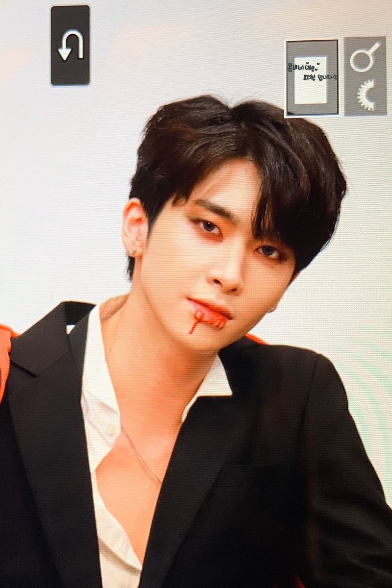 combination_10's tweet photo. 191013 서초팬싸

난 아직도 피가 고프다 🧛‍♂️

#업텐션 #UP10TION #샤오 #XIAO #동동이 #동동아 #동열 #シャオ #オプテ #Your_Gravity #The_Moment_of_Illusion @UP10TION https://t.co/odnALdW0Tt