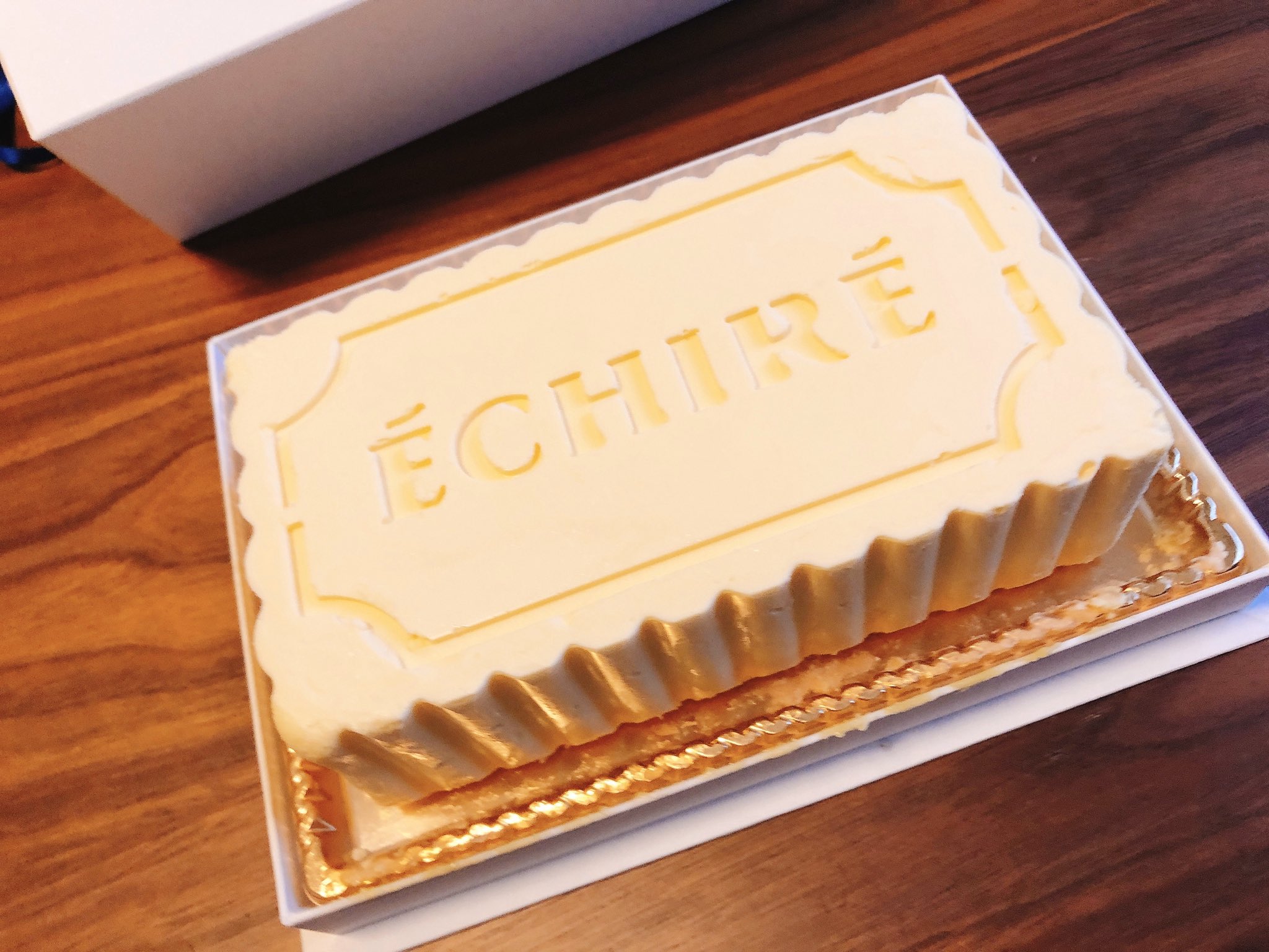 まいと ずっと食べたかった東京丸の内でしか食べられないエシレバターのケーキ エシレメゾンデュブール ガトーエシレ エシレバターケーキ 定価4800円 Amazonで買ったら円 新幹線代と行列の拘束時間考えたら安い いや安くはない 人生で食べた1番 まいと ずっと食べたかった東京丸の内でしか食べられないエシレバターのケーキ エシレメゾンデュブール ガトーエシレ エシレバターケーキ 定価4800円 Amazonで買ったら円 新幹線代と行列の拘束時間考えたら安い いや安くはない 人生で食べた1番