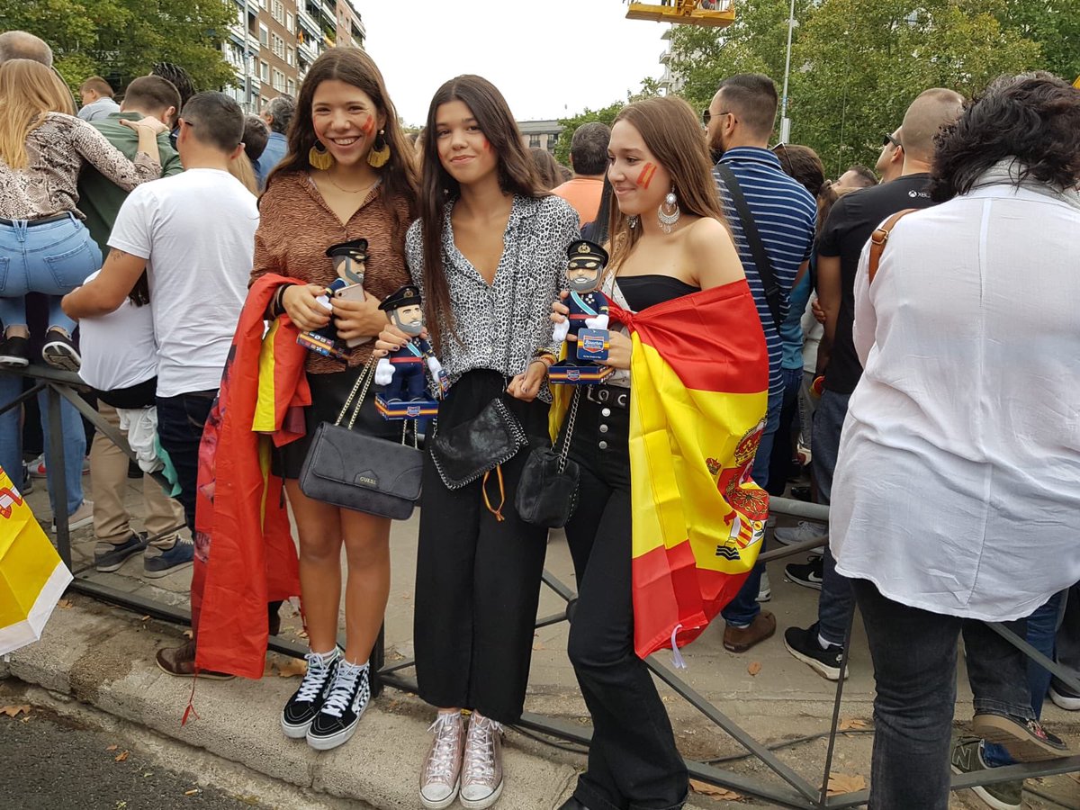 BCreaturesES's tweet photo. Ayer disfrutamos con todos vosotros del Día de la Hispanidad - La Fiesta Nacional de España 🇪🇸 #vivaespaña #vivaelrey #vivalavirgendelpilar #bleachercreatures #12deoctubre #🇪🇸 https://t.co/HDCBYkcdvp
