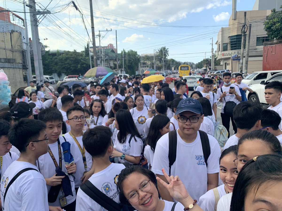JHSDominicanNet's tweet photo. Grade 10 USTJHS students are now waiting for the start of the La Naval Procession🙏🏻 https://t.co/Keicw3uzGu