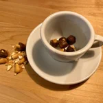 たけのこの里派の大勝利!？きのこの山を使ったカフェモカの作り方!