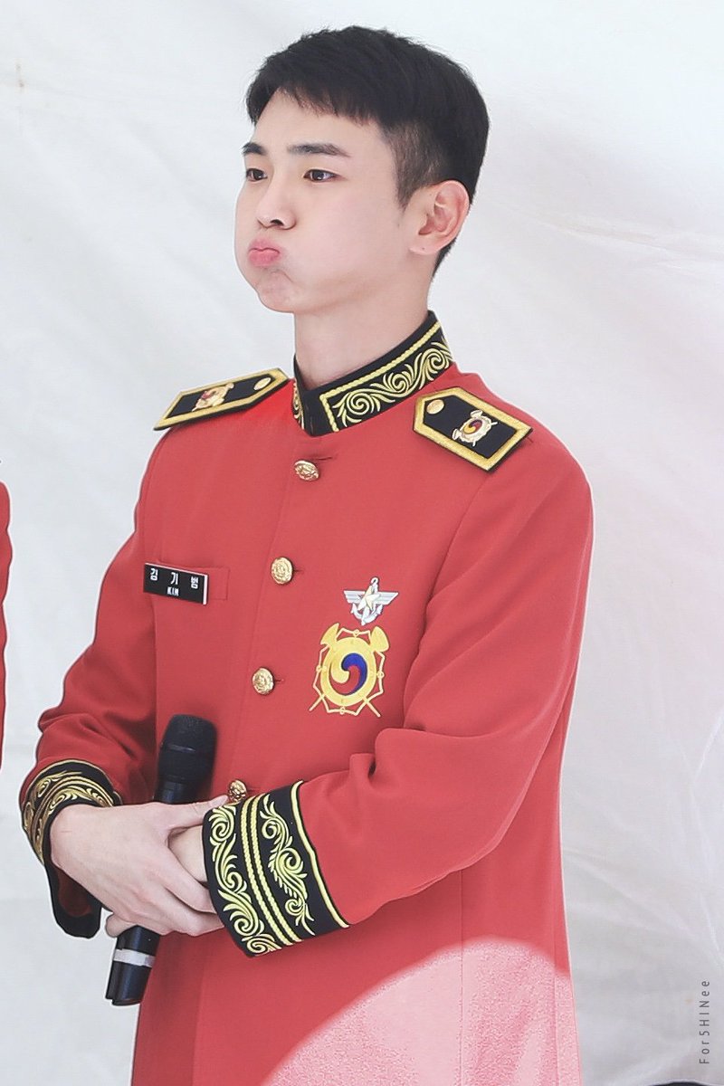 For5HINee's tweet photo. [191013] 이태원 지구촌 축제
#SHINee #key #샤이니 #키 #キー

물마셔서 만족한 기범이 😆💕 https://t.co/aY36DXEmrE