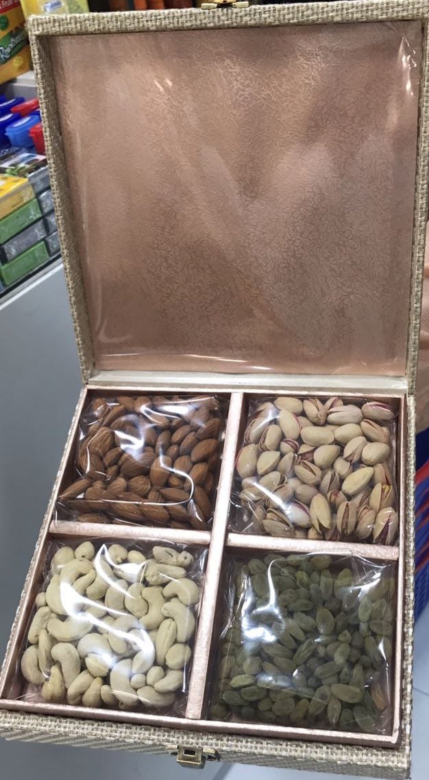 Marwaari's tweet photo. Yo Twitter. I have a small dry fruits business and will appreciate any retweet!! I’m based in Malad East, Mumbai. Help a Brother out please. https://t.co/Y0RadVzvTC